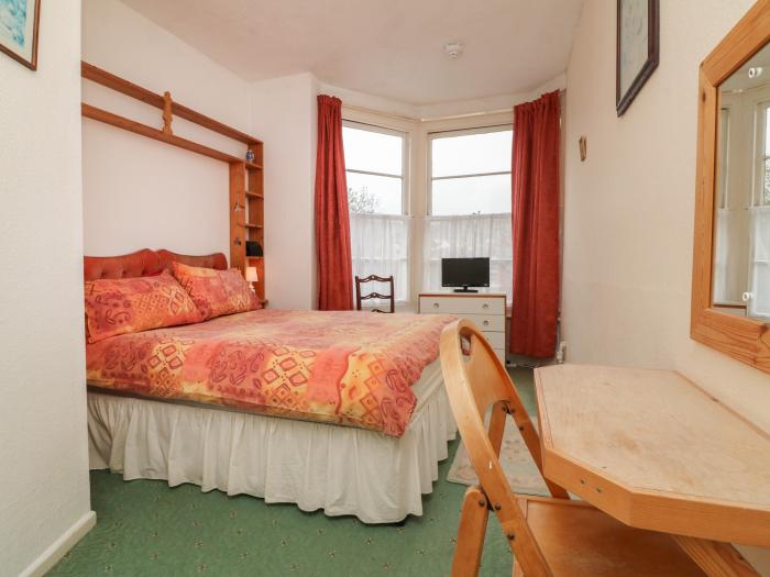 Beaufort House rests in Ilfracombe, Devon sleeping 20 guests in nine bedrooms. Two pets, parking, TV