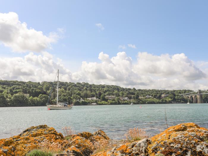 Ynys Faelog, Menai Bridge