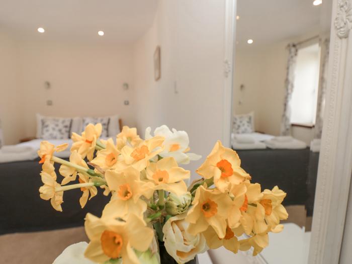 Spanish Boathouse, Galmpton, Torbay, Devon, WiFi. Near Dartmoor National Park, Open-plan, Dishwasher