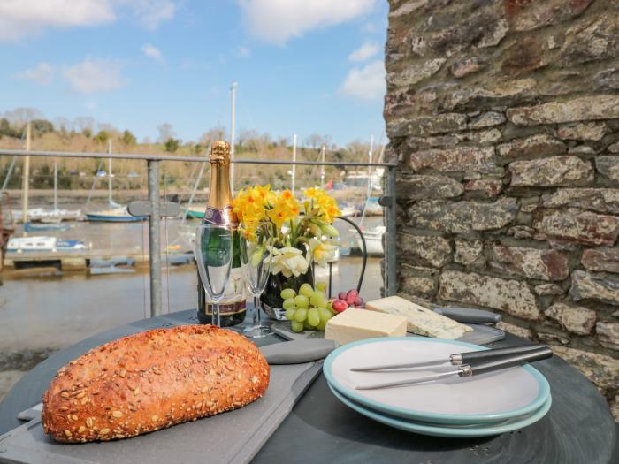 Spanish Boathouse, Galmpton, Torbay, Devon, WiFi. Near Dartmoor National Park, Open-plan, Dishwasher