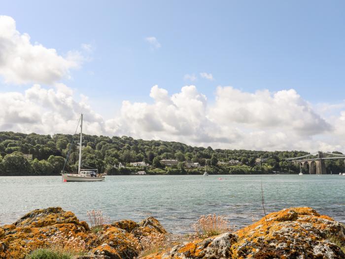 Ynys Faelog Cottage, Menai Bridge