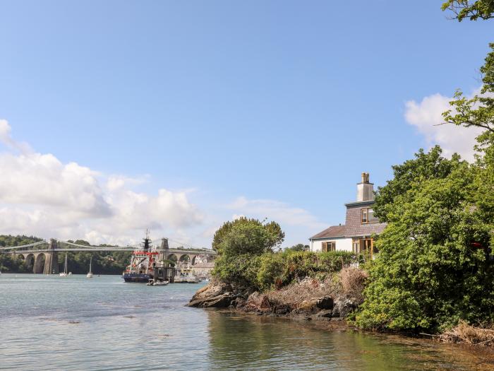 Ynys Faelog Cottage, Menai Bridge