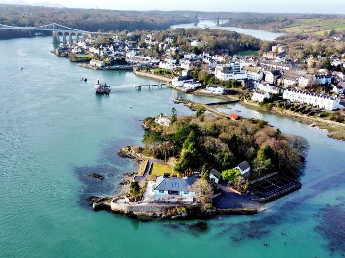 Ynys Faelog Cottage, Menai Bridge