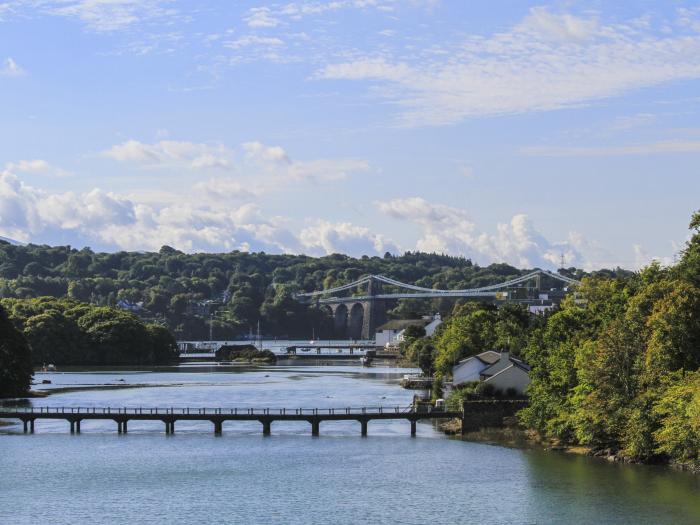 Ynys Faelog Cottage, Menai Bridge