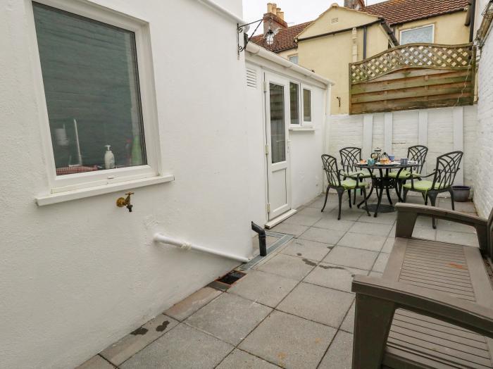 4 Penny Street, Weymouth, Dorset. Pet-friendly. Close to a shop, a pub and a beach. WiFi. Courtyard.