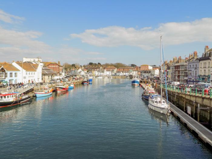 4 Penny Street, Weymouth, Dorset. Pet-friendly. Close to a shop, a pub and a beach. WiFi. Courtyard.