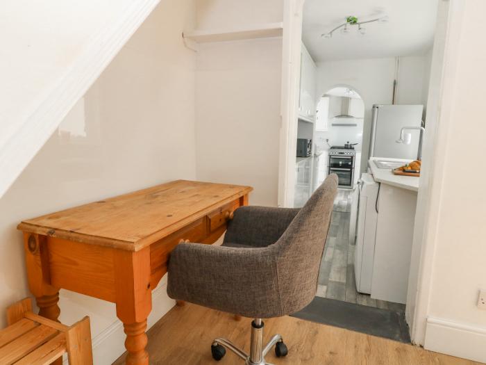 4 Penny Street, Weymouth, Dorset. Pet-friendly. Close to a shop, a pub and a beach. WiFi. Courtyard.