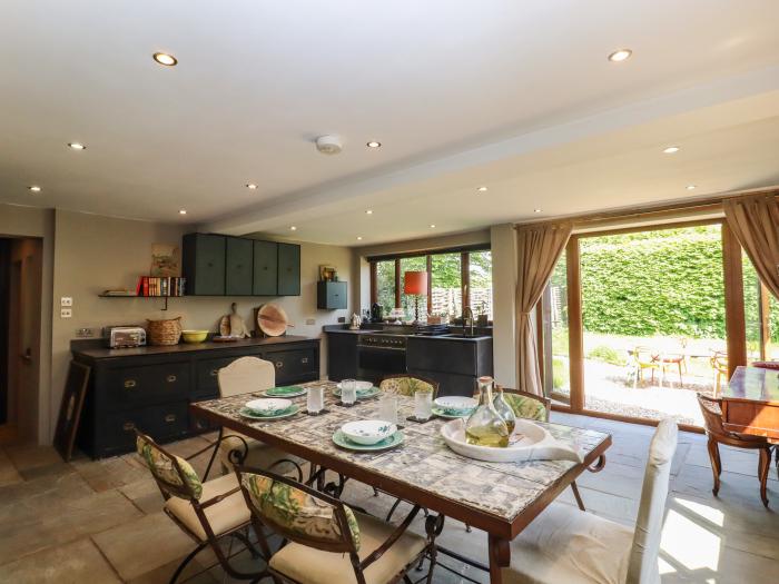 Six Acres House near Peasmarsh, East Sussex. Three-bedroom cottage with pet-friendly garden. In AONB