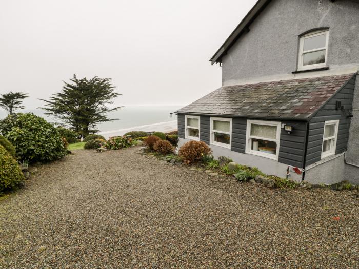 Sibrwd Y Mor in Harlech, Wales, in a National Park, off-road parking, enclosed garden, summer house.