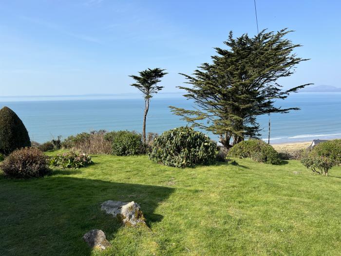 Sibrwd Y Mor in Harlech, Wales, in a National Park, off-road parking, enclosed garden, summer house.