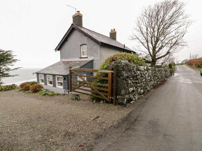 Sibrwd Y Mor in Harlech, Wales, in a National Park, off-road parking, enclosed garden, summer house.