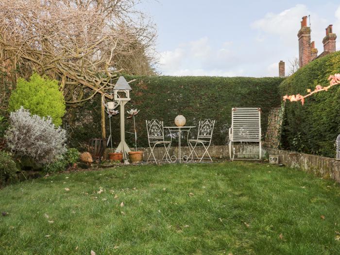 Eastwood, Maresfield, East Sussex, romantic, close to amenities, ground-floor living, private garden