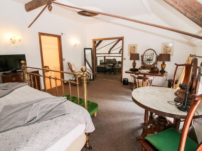 Chetwynd Lodge, Great Haywood, Staffordshire. Pet-friendly. Original features. Character. Four beds.