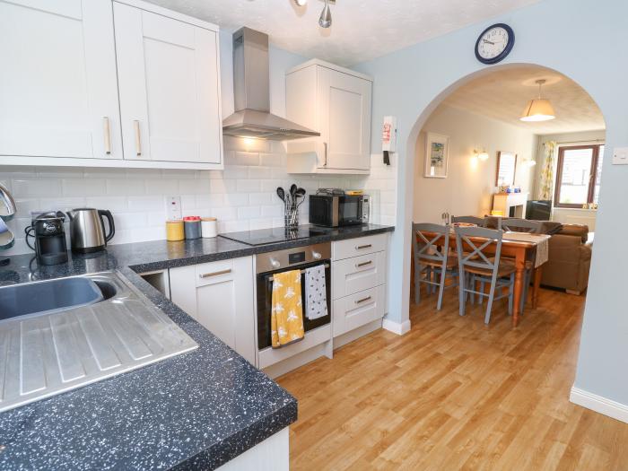 18 Sarahs View, Padstow, Cornwall, Mid-terrace, Open-plan, Double and twin bedrooms, Courtyard, WiFi