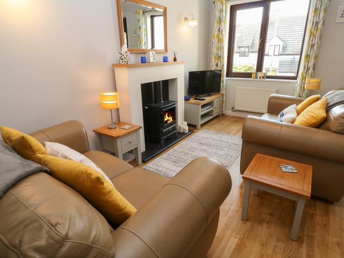 18 Sarahs View, Padstow, Cornwall, Mid-terrace, Open-plan, Double and twin bedrooms, Courtyard, WiFi