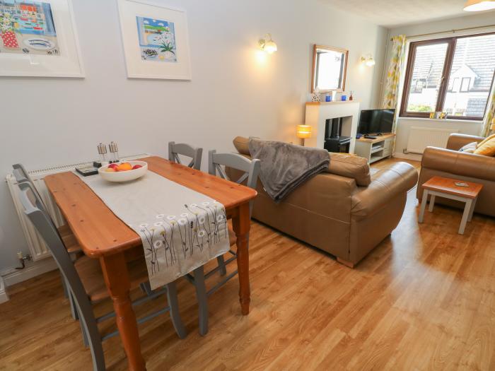 18 Sarahs View, Padstow, Cornwall, Mid-terrace, Open-plan, Double and twin bedrooms, Courtyard, WiFi