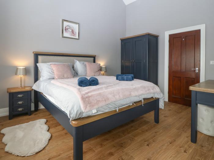 Belle View is near Abersoch in Gwynedd. Four-bedroom home with en-suite bedrooms. Hot tub. Stylish