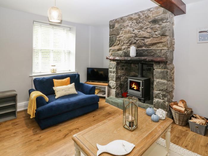 Belle View is near Abersoch in Gwynedd. Four-bedroom home with en-suite bedrooms. Hot tub. Stylish