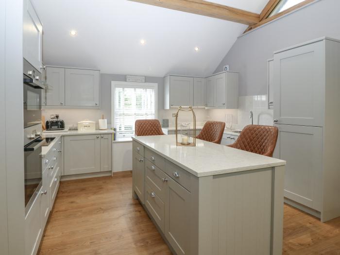 Belle View is near Abersoch in Gwynedd. Four-bedroom home with en-suite bedrooms. Hot tub. Stylish