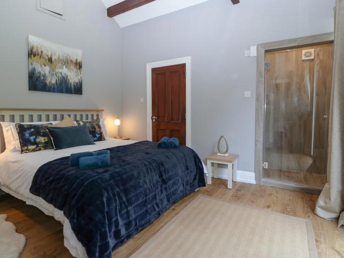 Belle View is near Abersoch in Gwynedd. Four-bedroom home with en-suite bedrooms. Hot tub. Stylish