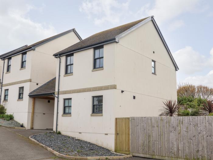 1 Queensway Gardens in Hayle, Cornwall, off-road parking, close to amenities and a beach, smart TV,.