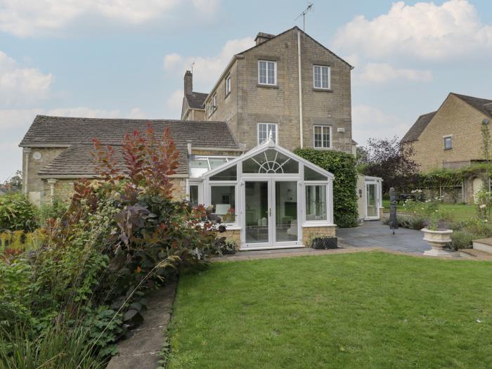 The Gate House, is in Stratton, near Cirencester, Gloucestershire. Close to amenities. Near an AONB.