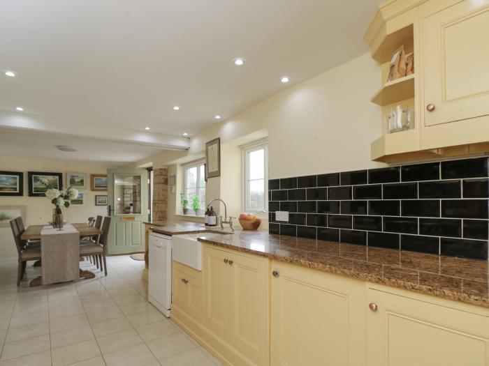 The Gate House, is in Stratton, near Cirencester, Gloucestershire. Close to amenities. Near an AONB.