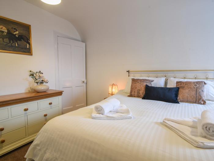 The Annexe, Lyme Regis, Dorset, romantic, pet-friendly, close to amenities and the beach, sea views,