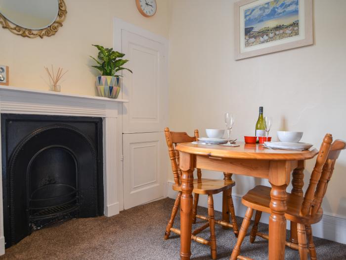 The Annexe, Lyme Regis, Dorset, romantic, pet-friendly, close to amenities and the beach, sea views,