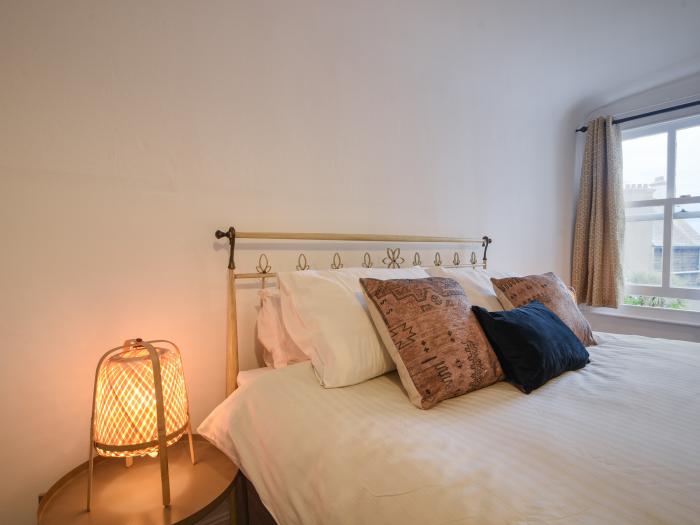 The Annexe, Lyme Regis, Dorset, romantic, pet-friendly, close to amenities and the beach, sea views,