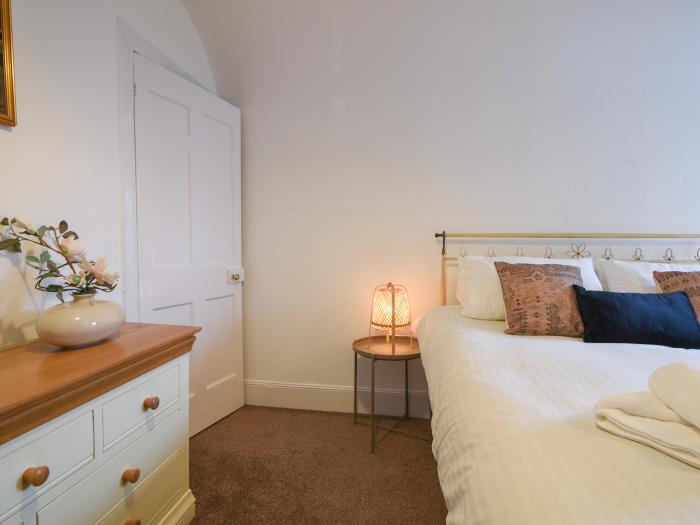 The Annexe, Lyme Regis, Dorset, romantic, pet-friendly, close to amenities and the beach, sea views,