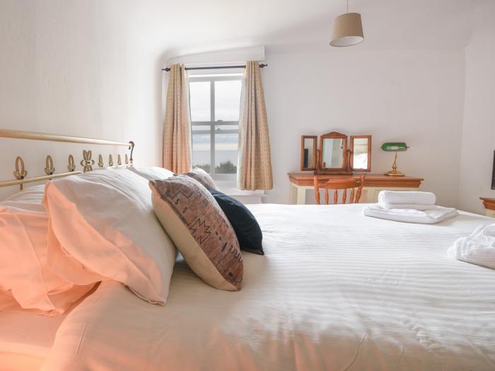 The Annexe, Lyme Regis, Dorset, romantic, pet-friendly, close to amenities and the beach, sea views,