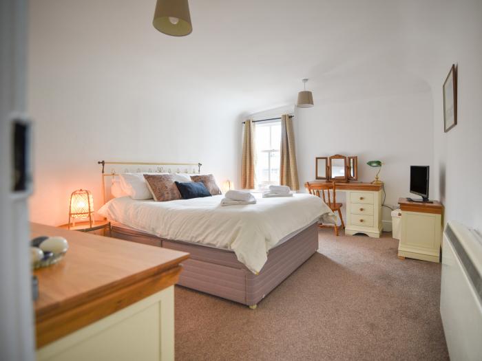 The Annexe, Lyme Regis, Dorset, romantic, pet-friendly, close to amenities and the beach, sea views,