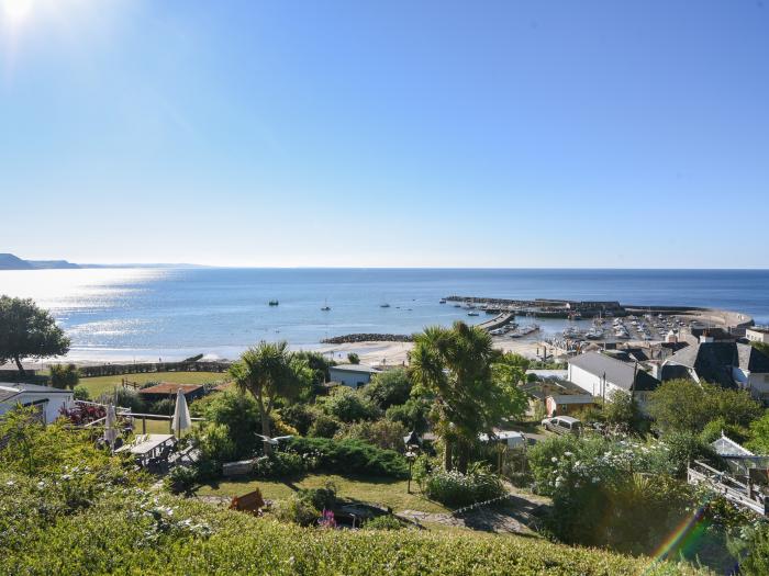 The Annexe, Lyme Regis, Dorset, romantic, pet-friendly, close to amenities and the beach, sea views,