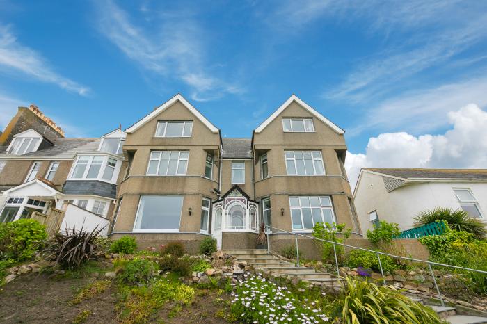 4 Pentowan Court in Carbis Bay, Cornwall, pet-free, family-friendly, close to a beach and amenities.