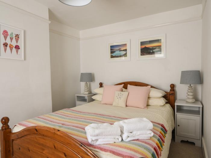 21 Mill Green, Lyme Regis, Dorset. Beach and eateries nearby, pet-friendly and enclosed lawn garden.