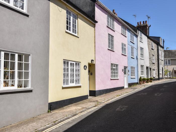 21 Mill Green, Lyme Regis, Dorset. Beach and eateries nearby, pet-friendly and enclosed lawn garden.