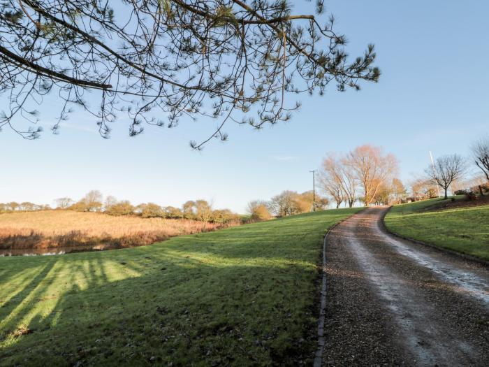 Highcliffe Cottage, Flamborough, East Riding of Yorkshire. Smart TV. Open plan. In a Nature Reserve.