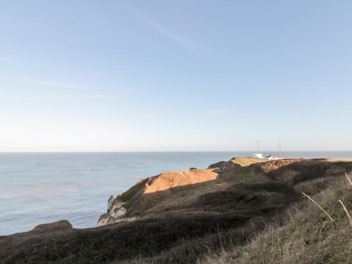 Highcliffe Cottage, Flamborough, East Riding of Yorkshire. Smart TV. Open plan. In a Nature Reserve.