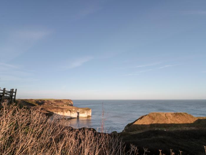 Highcliffe Cottage, Flamborough, East Riding of Yorkshire. Smart TV. Open plan. In a Nature Reserve.