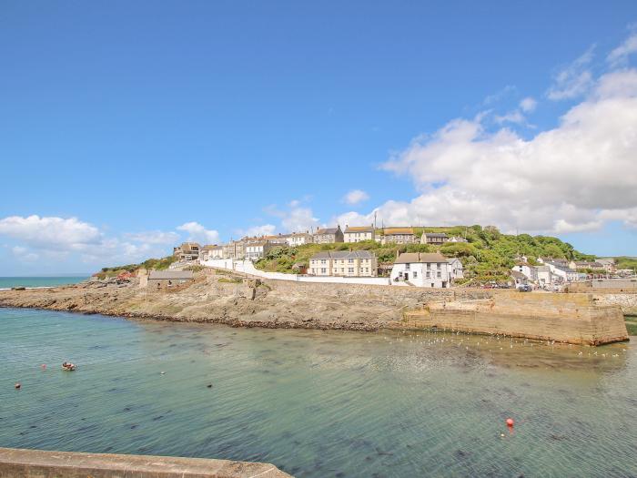 High Park House in Sithney near Helston Cornwall, pet-friendly, off-road parking, on a working farm