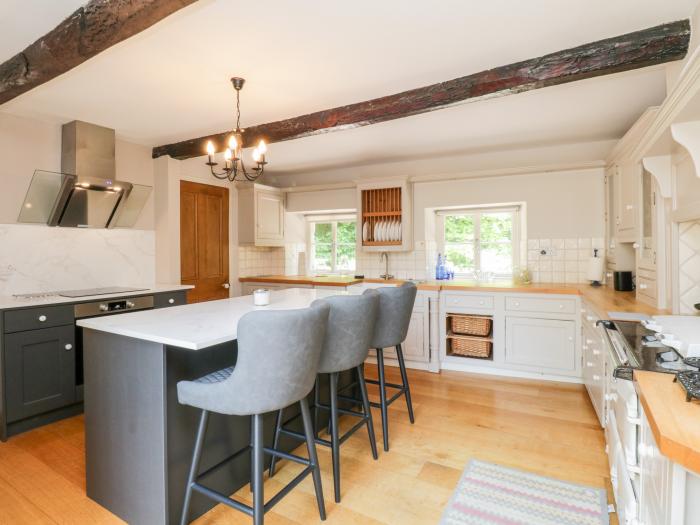 Mill House is in Chipping, Lancashire. 6-bedroo home near amenities. Pet-friendly. Woodburning stove