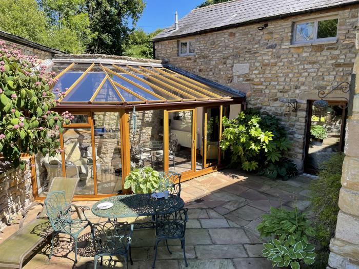 Mill House is in Chipping, Lancashire. 6-bedroo home near amenities. Pet-friendly. Woodburning stove