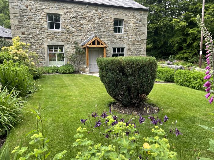 Mill House is in Chipping, Lancashire. 6-bedroo home near amenities. Pet-friendly. Woodburning stove