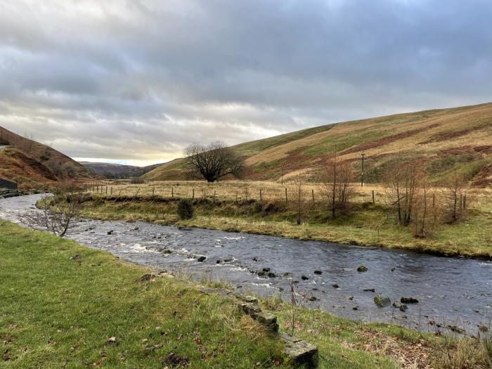 Mill House is in Chipping, Lancashire. 6-bedroo home near amenities. Pet-friendly. Woodburning stove