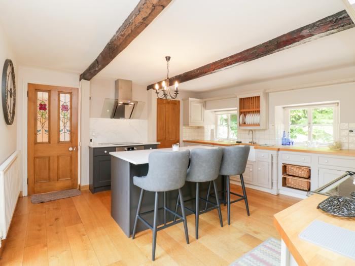 Mill House is in Chipping, Lancashire. 6-bedroo home near amenities. Pet-friendly. Woodburning stove