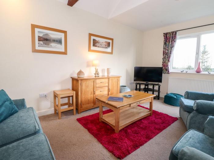 Mallard Cottage is in Penrith, Cumbria. In a National Park. Private parking. Reverse-level. En-suite