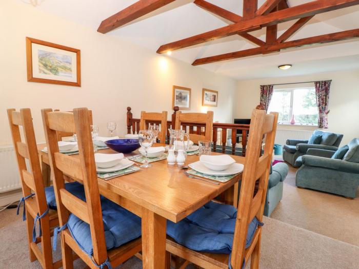 Mallard Cottage is in Penrith, Cumbria. In a National Park. Private parking. Reverse-level. En-suite