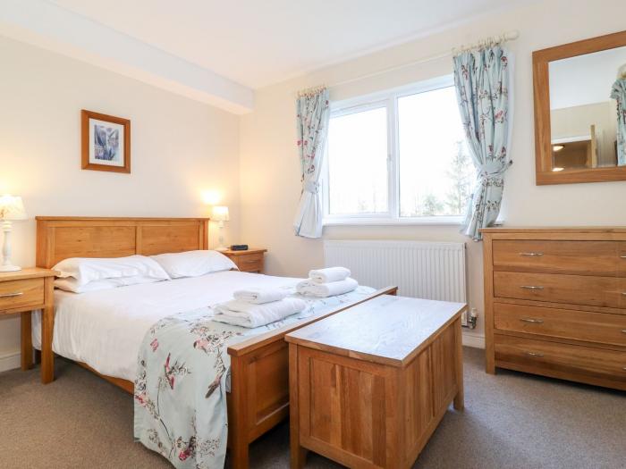 Mallard Cottage is in Penrith, Cumbria. In a National Park. Private parking. Reverse-level. En-suite