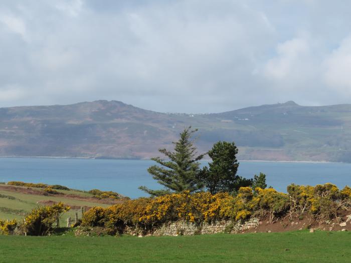 Cowshed in Abersoch, Gwynedd. One bedroom sleeping two guests. Enclosed garden, one pet, near beach.